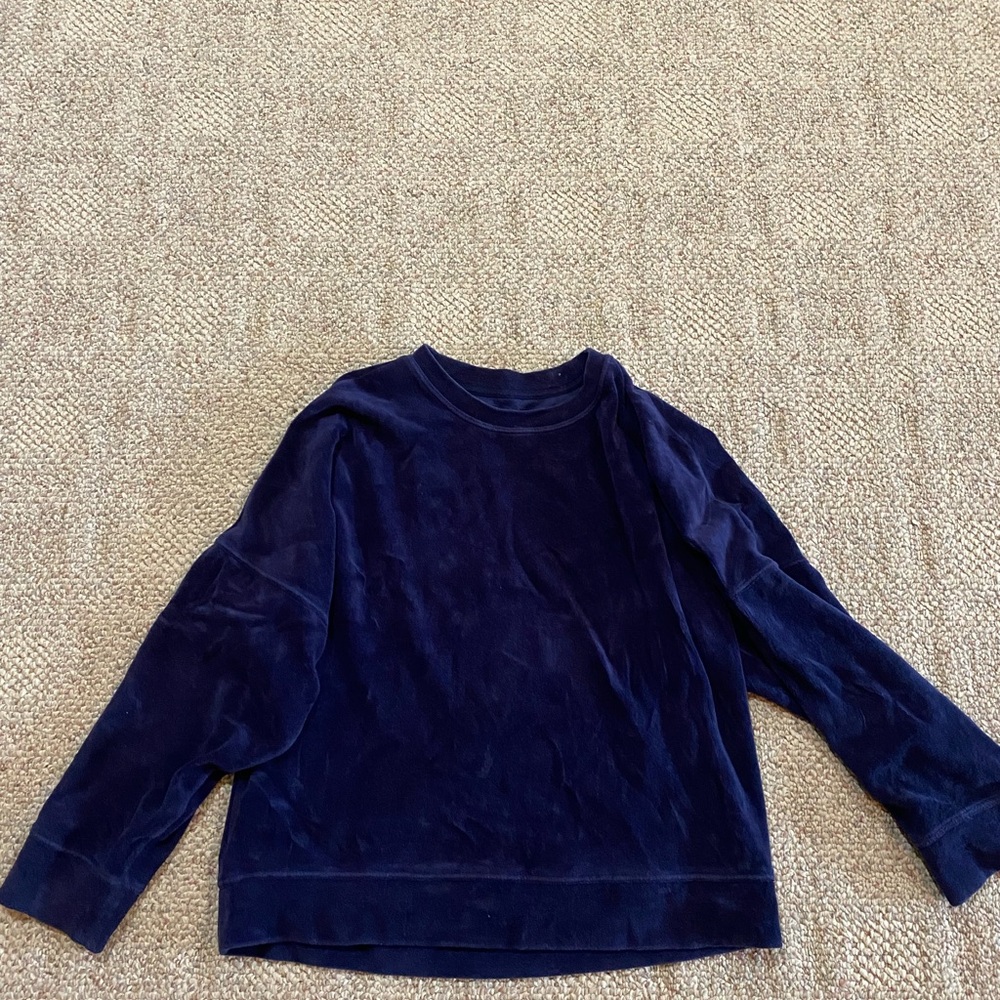 Aerie crewneck. Women’s size xs. Slightly cropped, velour fabric.